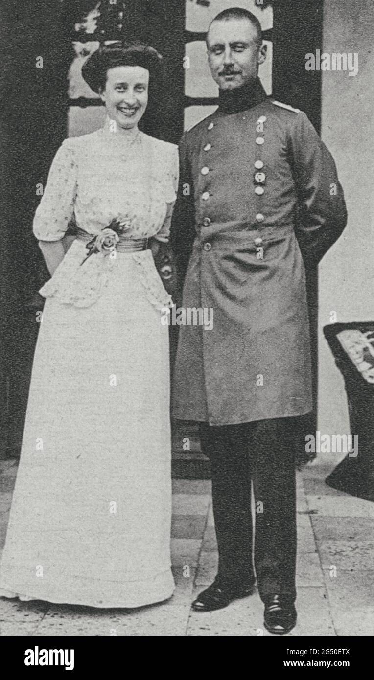 Prince Oskar of Prussia with his wife Countess Ina Marie von Bassewitz at the beginning of the First World War. German Empire. 1914 Stock Photo