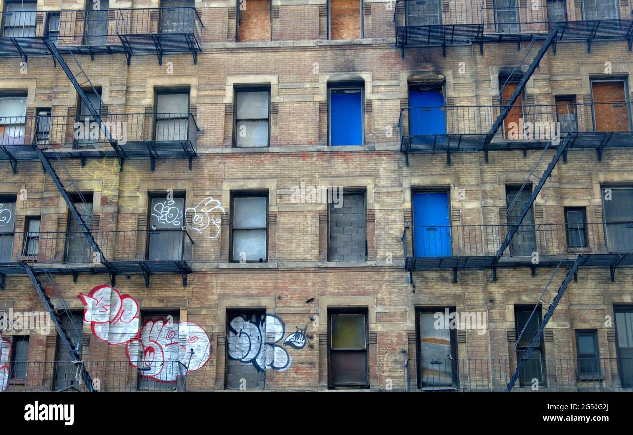 Graffiti new apartment building hi-res stock photography and images - Alamy