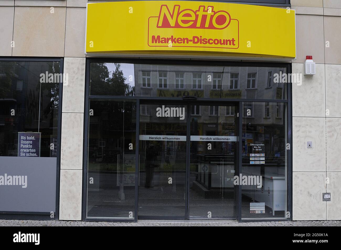 Berlin - Germany 14 August 2016-Netto marken -discount store closed on  sunday holiday / Photo. Francis Joseph Dean/Deanpictures Stock Photo - Alamy