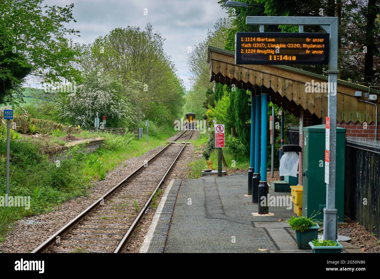 Train departing Llangynllo Station on the Heart of Wales Line, Llangynllo, Powys, Wales. Stock Photo