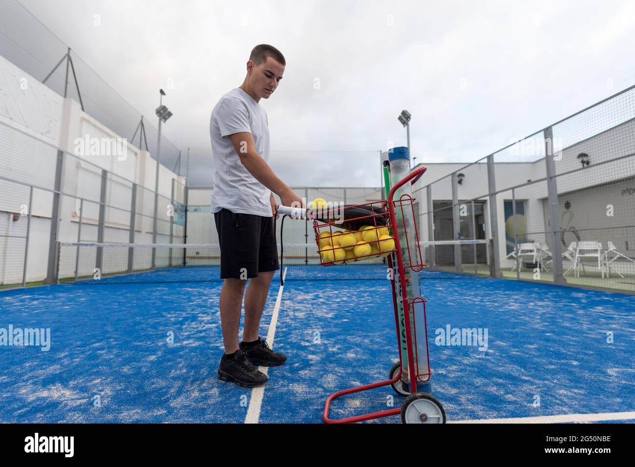 Grass court tennis amateur hires stock photography and images Alamy