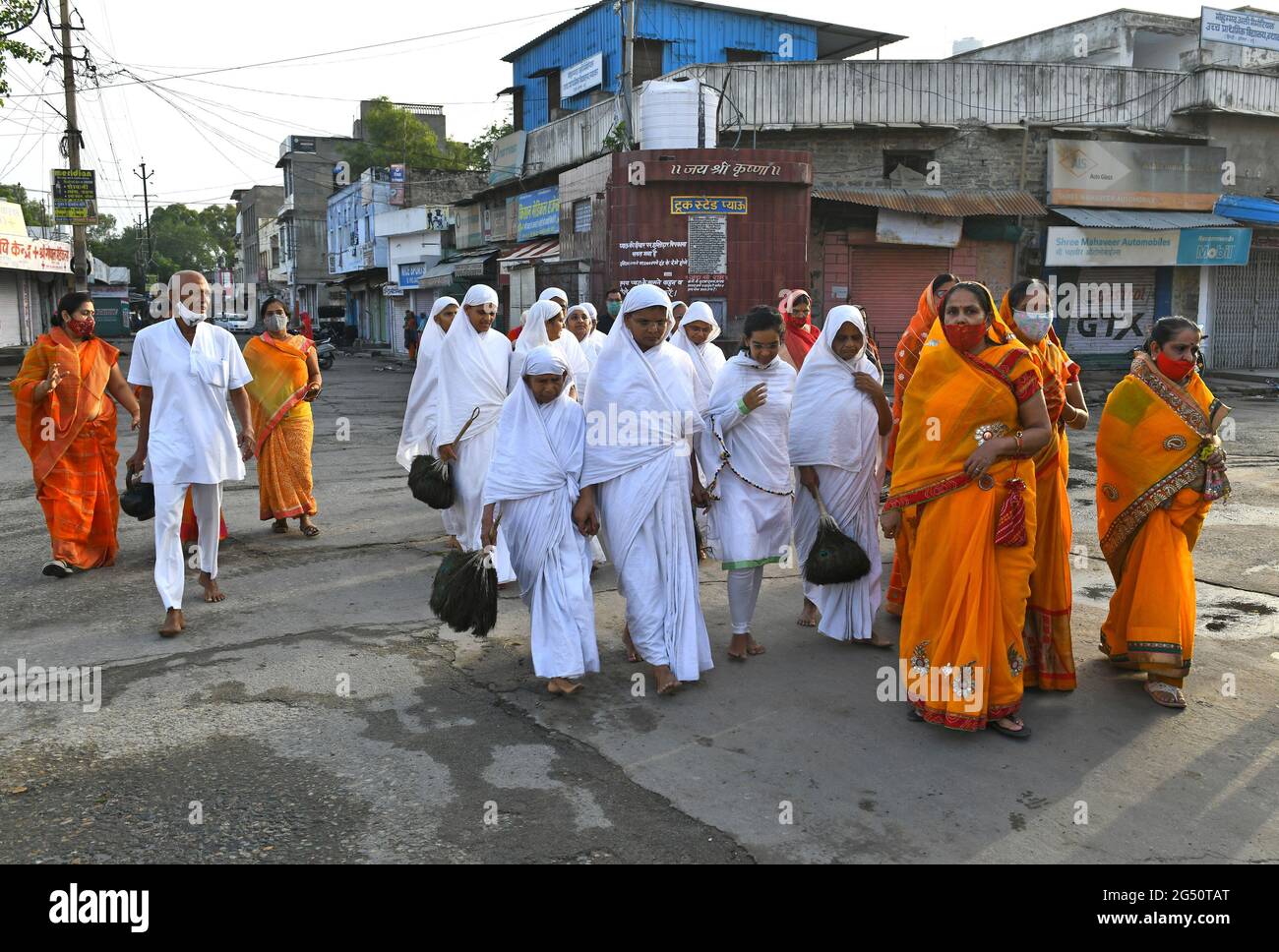 Beawar, Rajasthan, India, June 24, 2021: Jain monks and nuns along with devotees arrives for a devotional event on Jyeshtha Purnima at Digamber jain temple in Beawar. Credit: Sumit Saraswat/Alamy Live News Stock Photo