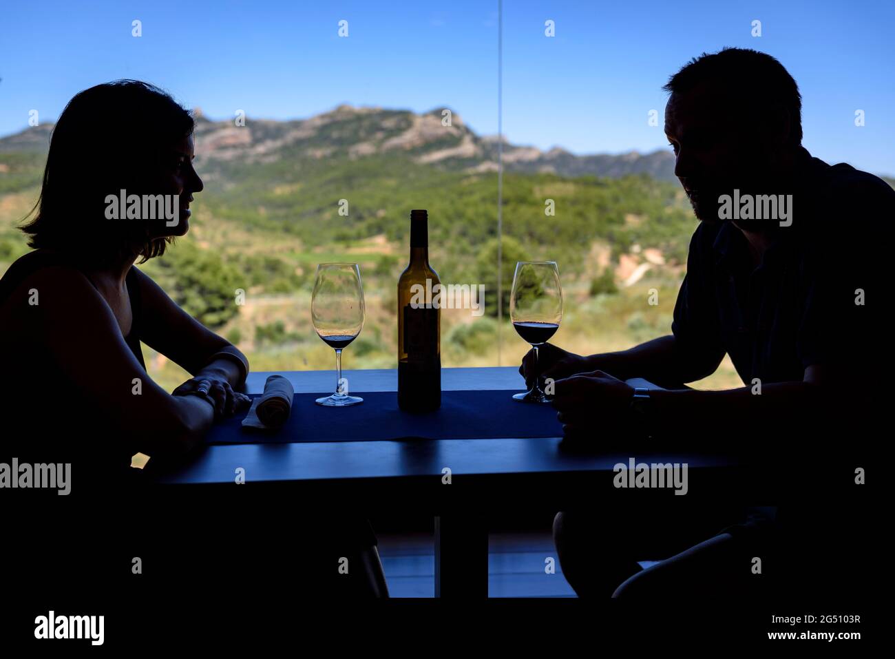 Couple eating at Can Josep Restaurant, with the Pàndols mountain in the background (Bot, Terra Alta, Tarragona, Catalonia, Spain) Stock Photo