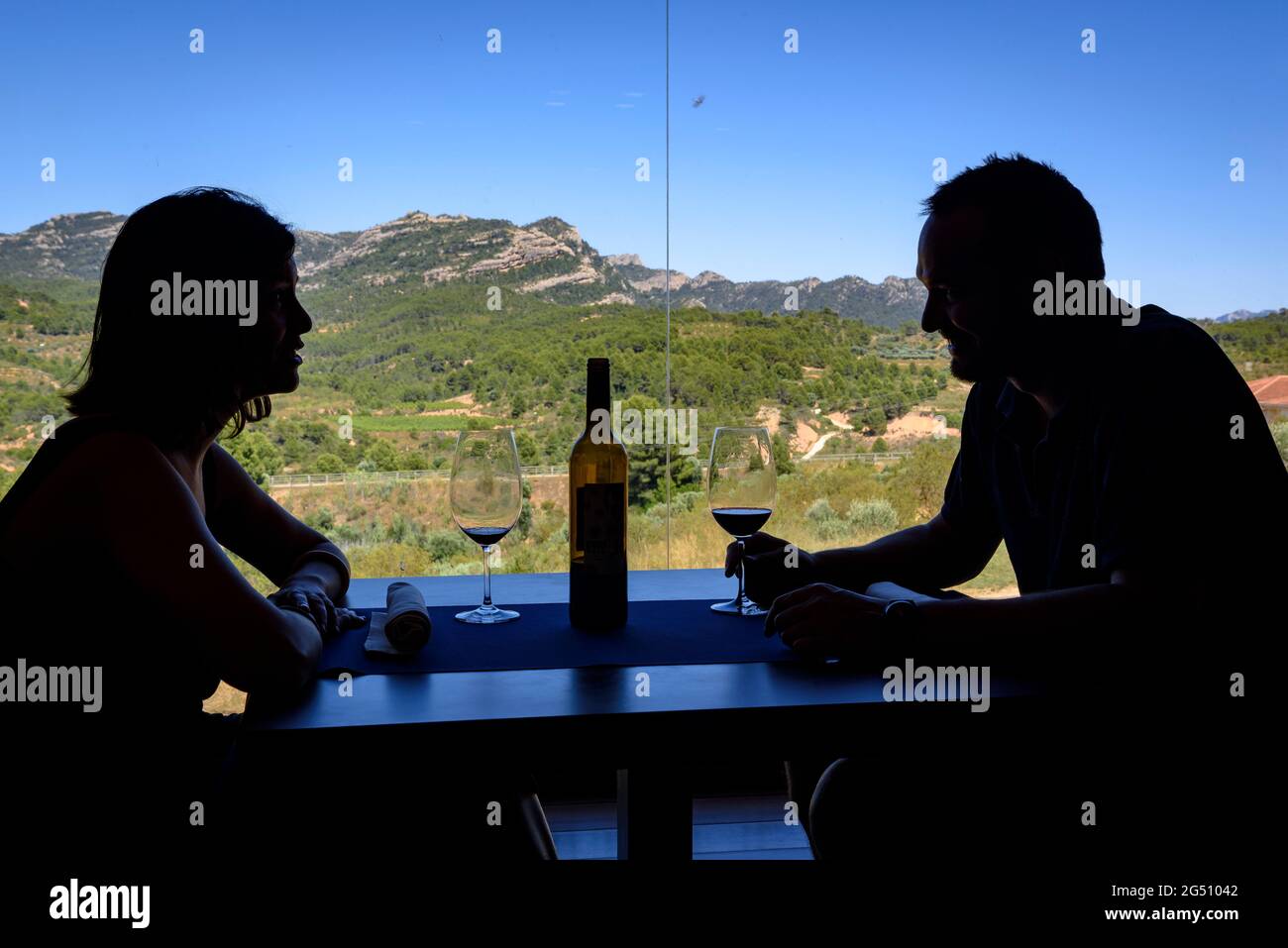 Couple eating at Can Josep Restaurant, with the Pàndols mountain in the background (Bot, Terra Alta, Tarragona, Catalonia, Spain) Stock Photo