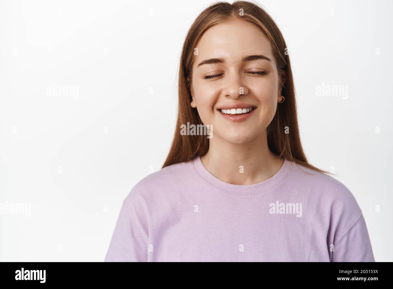 Close up of beautiful young woman with no makeup, natural face, close ...