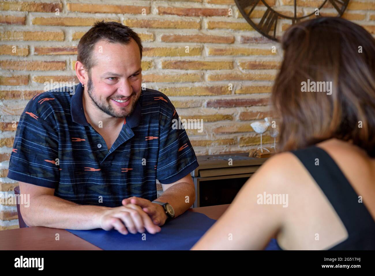 A couple eating at Can Josep Restaurant, in Bot (Terra Alta, Tarragona, Catalonia, Spain) ESP: Una pareja comiendo en el Restaurante Can Josep, Bot Stock Photo