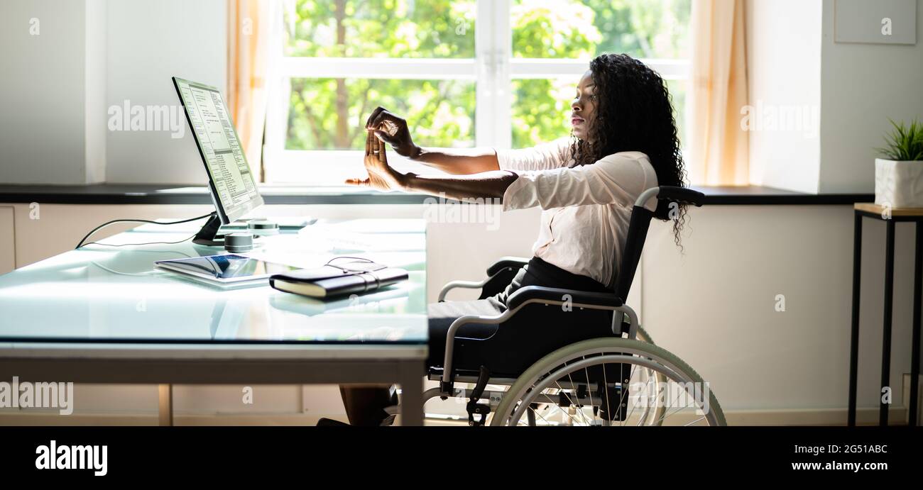 Black woman in wheelchair hi-res stock photography and images - Alamy