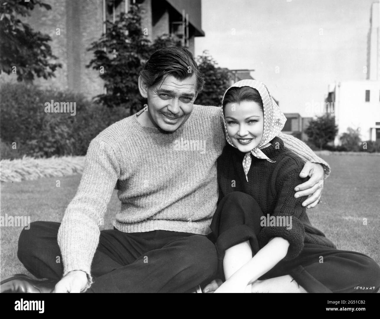 CLARK GABLE and GENE TIERNEY candid portrait at MGM British Studios at Boreham Wood during filming of NEVER LET ME GO 1953 director DELMER DAVES from novel Come The Dawn by Paul Winterton producer Clarence Brown Metro Goldwyn Mayer Stock Photo