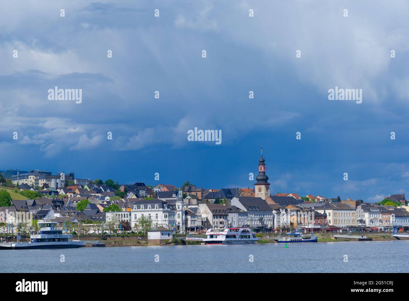 Rüdesheim, famous wine village in the Rheingau landscape on the Rhine River, Hesse, Germany, Europe Stock Photo