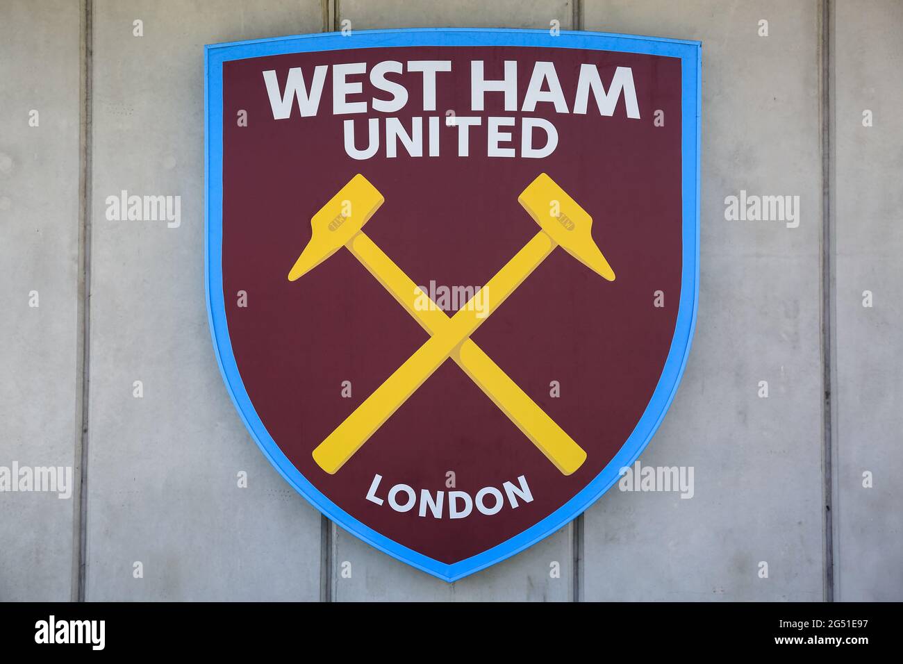 London, UK. 03 June 2021. West Ham United Football Club Logo. London  Stadium in Stratford. Credit: Waldemar Sikora Stock Photo - Alamy
