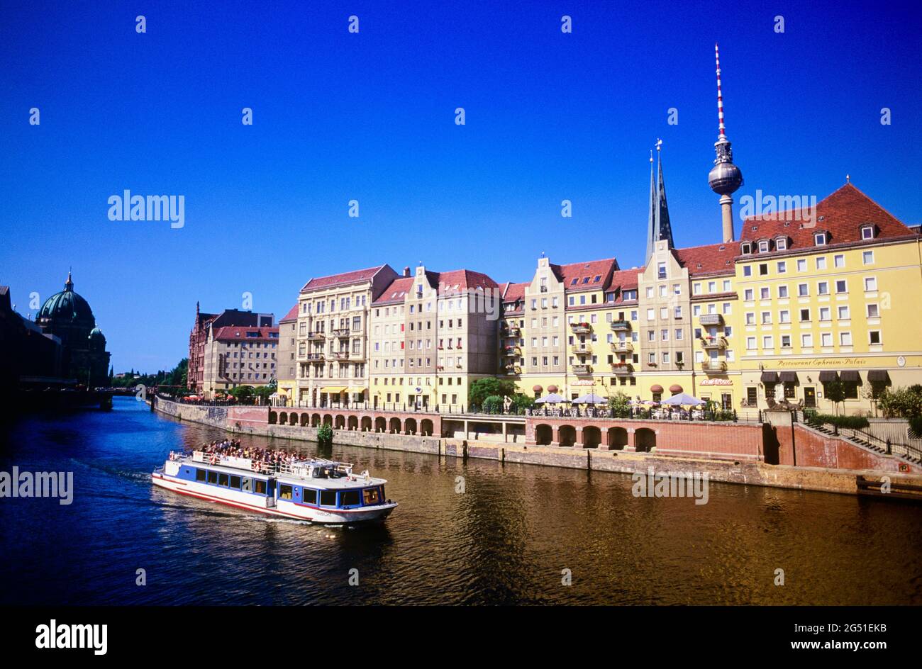 Spree River and townhouses in old town, Nikolai Quarter, Berlin, Germany Stock Photo