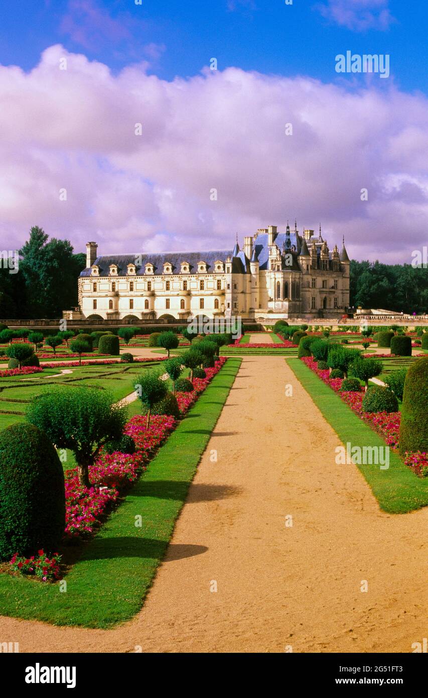 View of walkway in garden and Chateau Chenonceau, Loire River Valley, France Stock Photo
