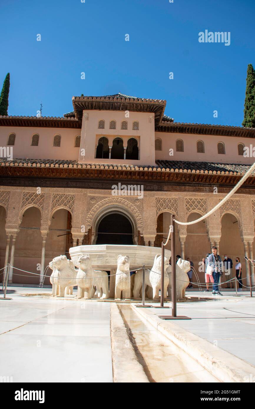 ALHAMBRA DE GRANADA La alcazaba es el recinto situado en la parte más occidental del cerro de Sabika, de planta trapezoidal algo irregular, constituía Stock Photo