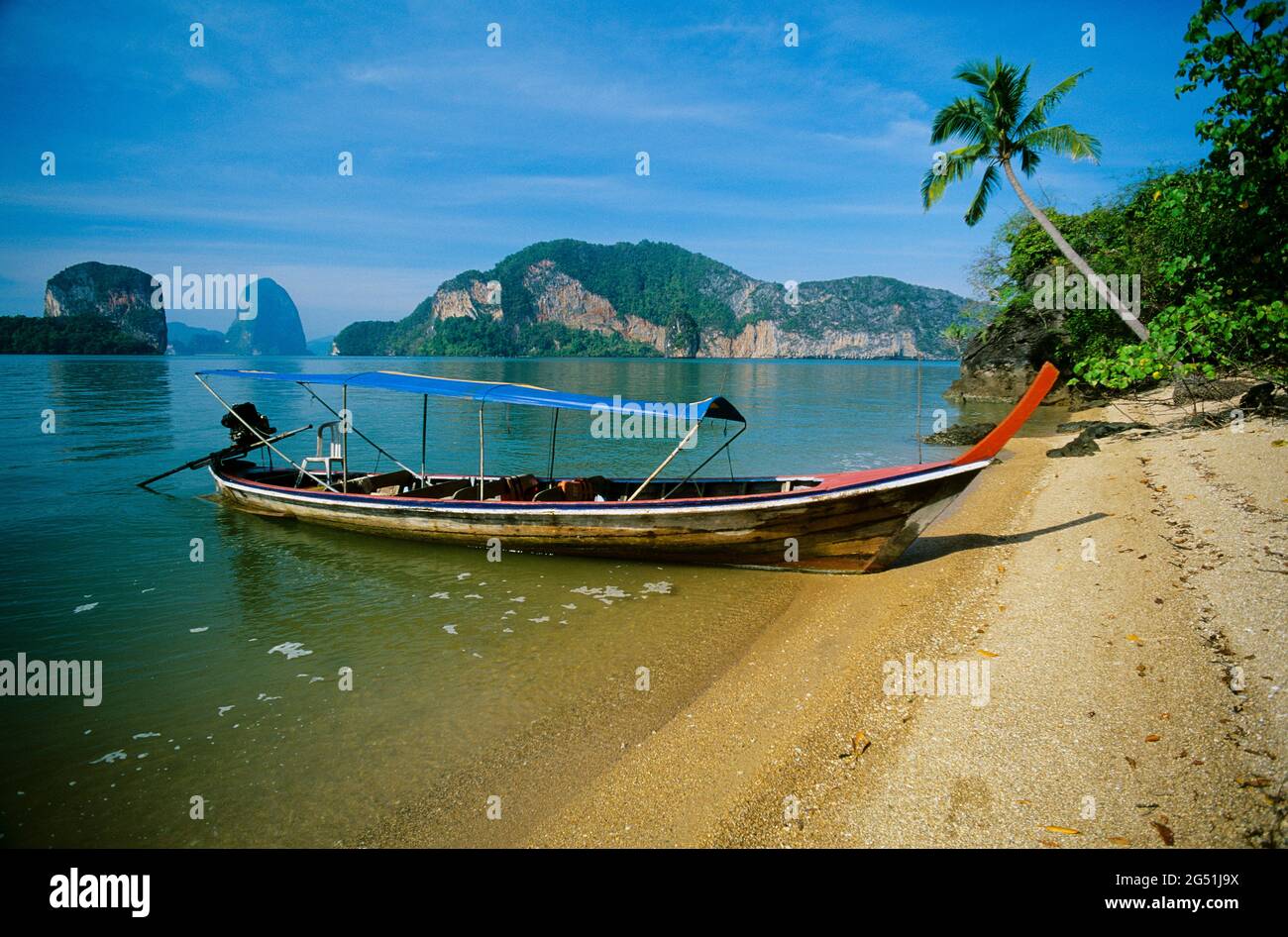 Traditional longtail boat on beach, Ao Phangnga, Thailand Stock Photo