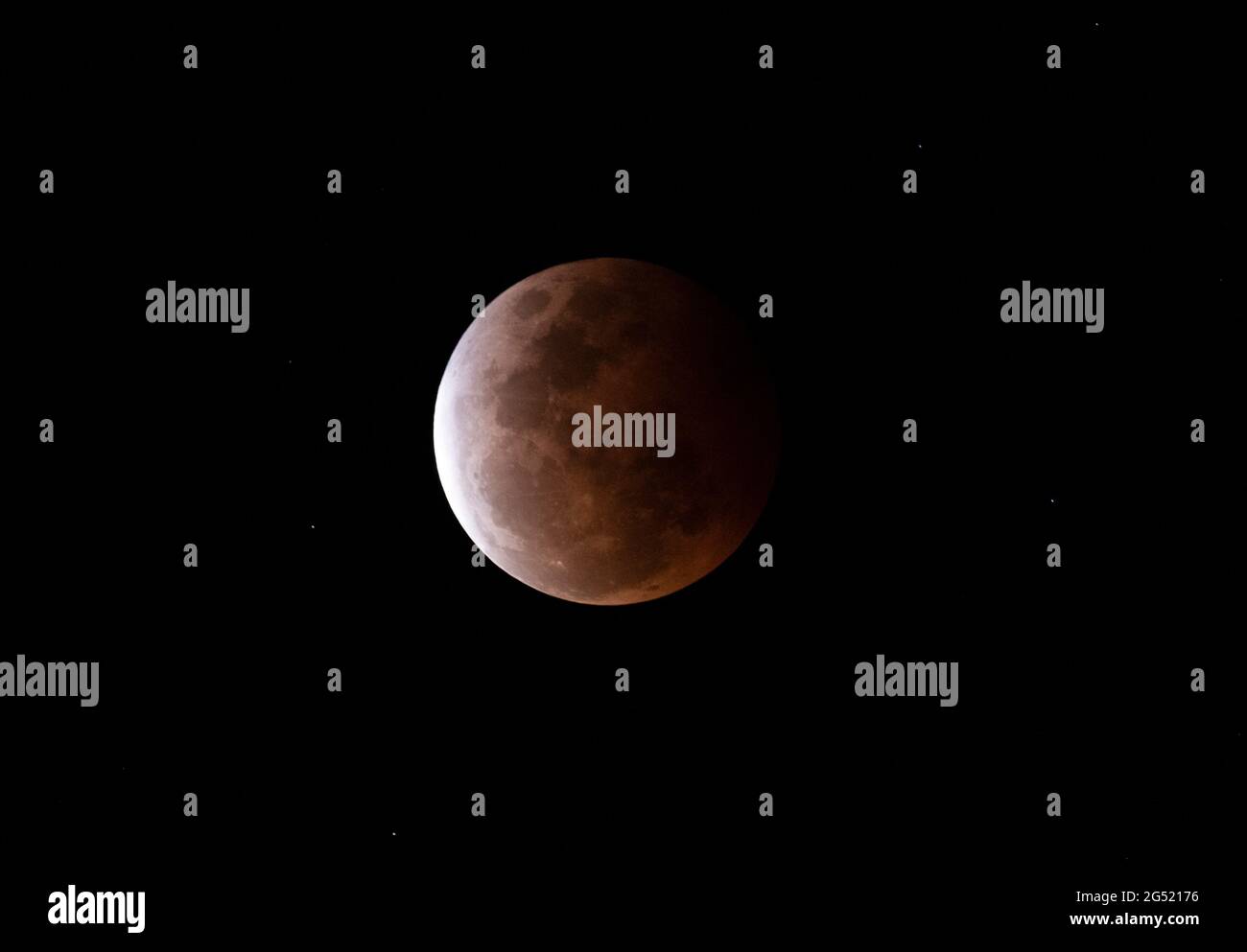 Total Eclipse Of The Moon Stock Photo Alamy Total Eclipse Of The Moon Stock Photo Alamy