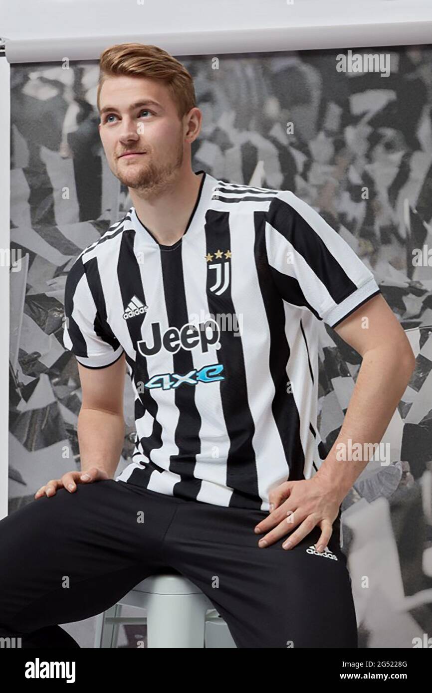 Matthijs de Ligt, Juventus Turin, in season 2021/2022 Kit Stock Photo -  Alamy