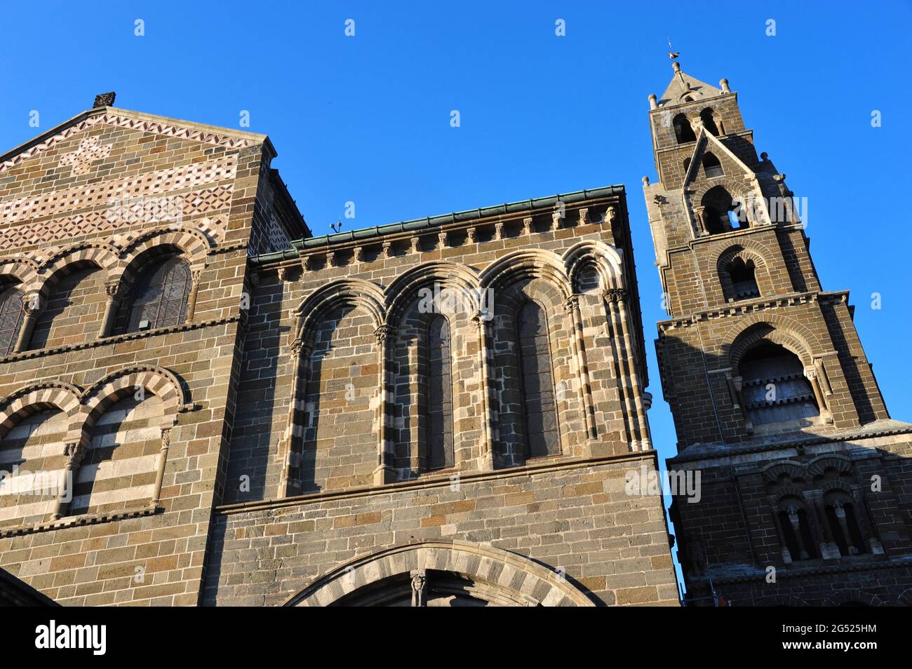 FRANCE. HAUTE-LOIRE (43). AUVERGNE REGION. LE PUY-EN-VELAY. THE CATHEDRALE OF OUR LADY OF VELAY. Stock Photo