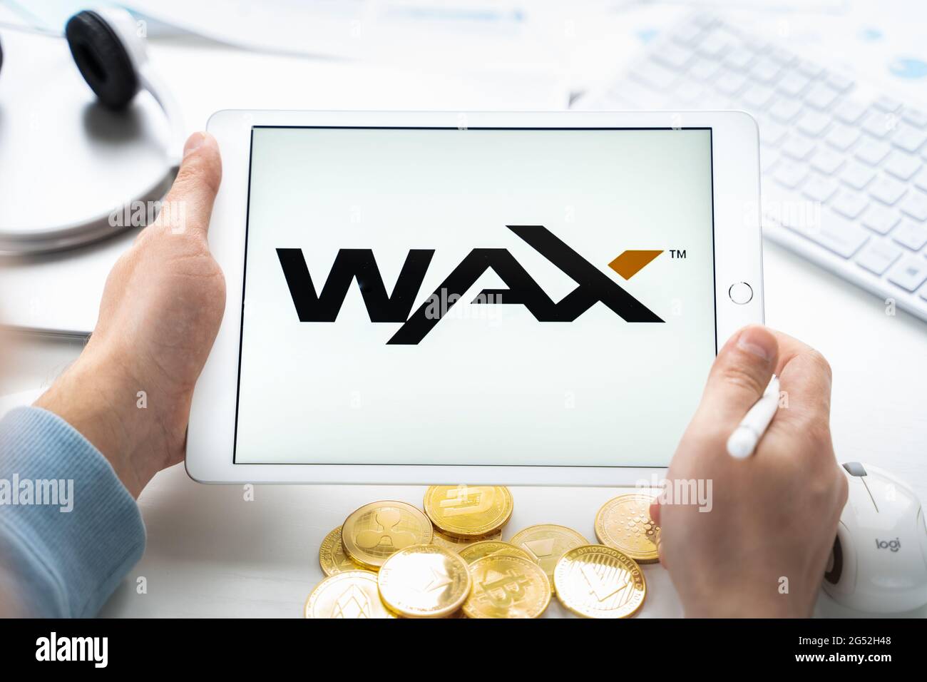 Alien worlds game hi-res stock photography and images - Alamy