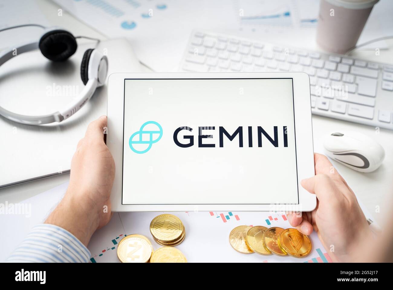 Russia Moscow 06.05.2021.Businessman with tablet.Logo of cryptocurrency  stock exchange Gemini.Trading blockchain platform to buy,sell digital crypto  c Stock Photo - Alamy