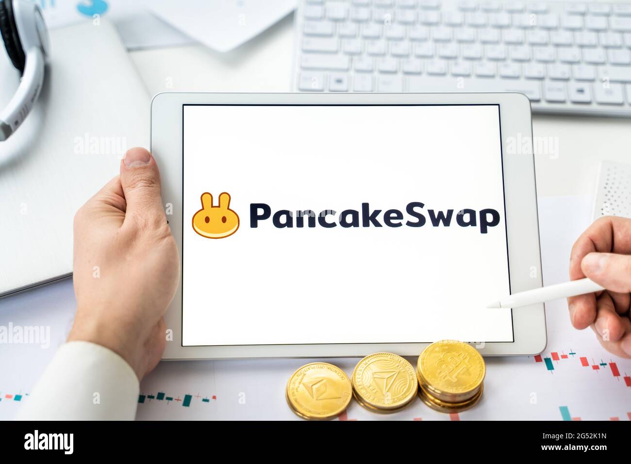 Decentralized exchange dex hi-res stock photography and images - Alamy