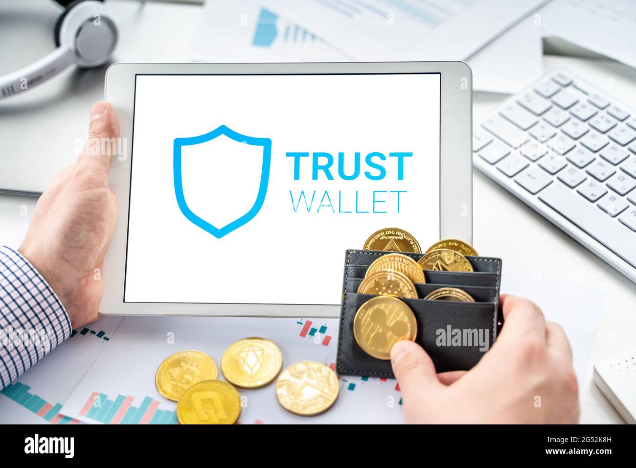 Trust wallet hi-res stock photography and images - Alamy