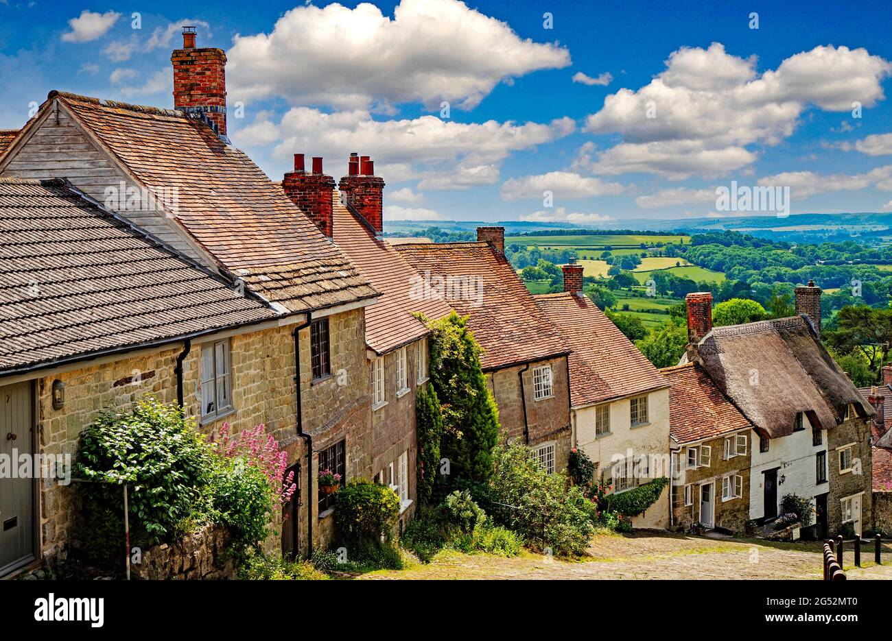 The iconic gold hill in the dorset town of shaftsbury in the uk,  this street was used as the location for Hovis TV advert Stock Photo