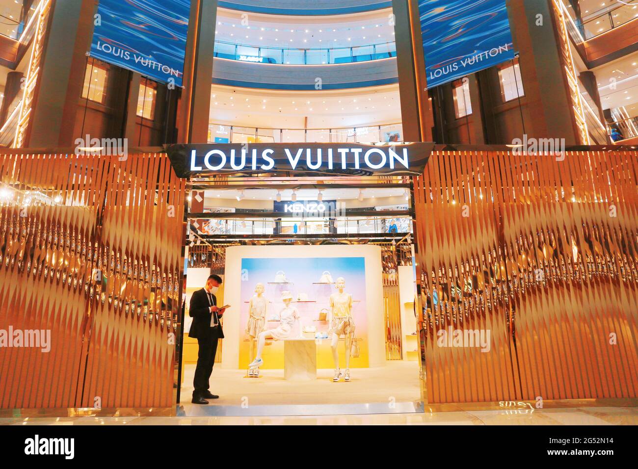 Shanghai, Shanghai, China. 25th June, 2021. Shanghai, Louis Vuitton's  gorgeous brand roadshow pop-up store in Shanghai Global Harbor. Credit:  SIPA Asia/ZUMA Wire/Alamy Live News Stock Photo - Alamy