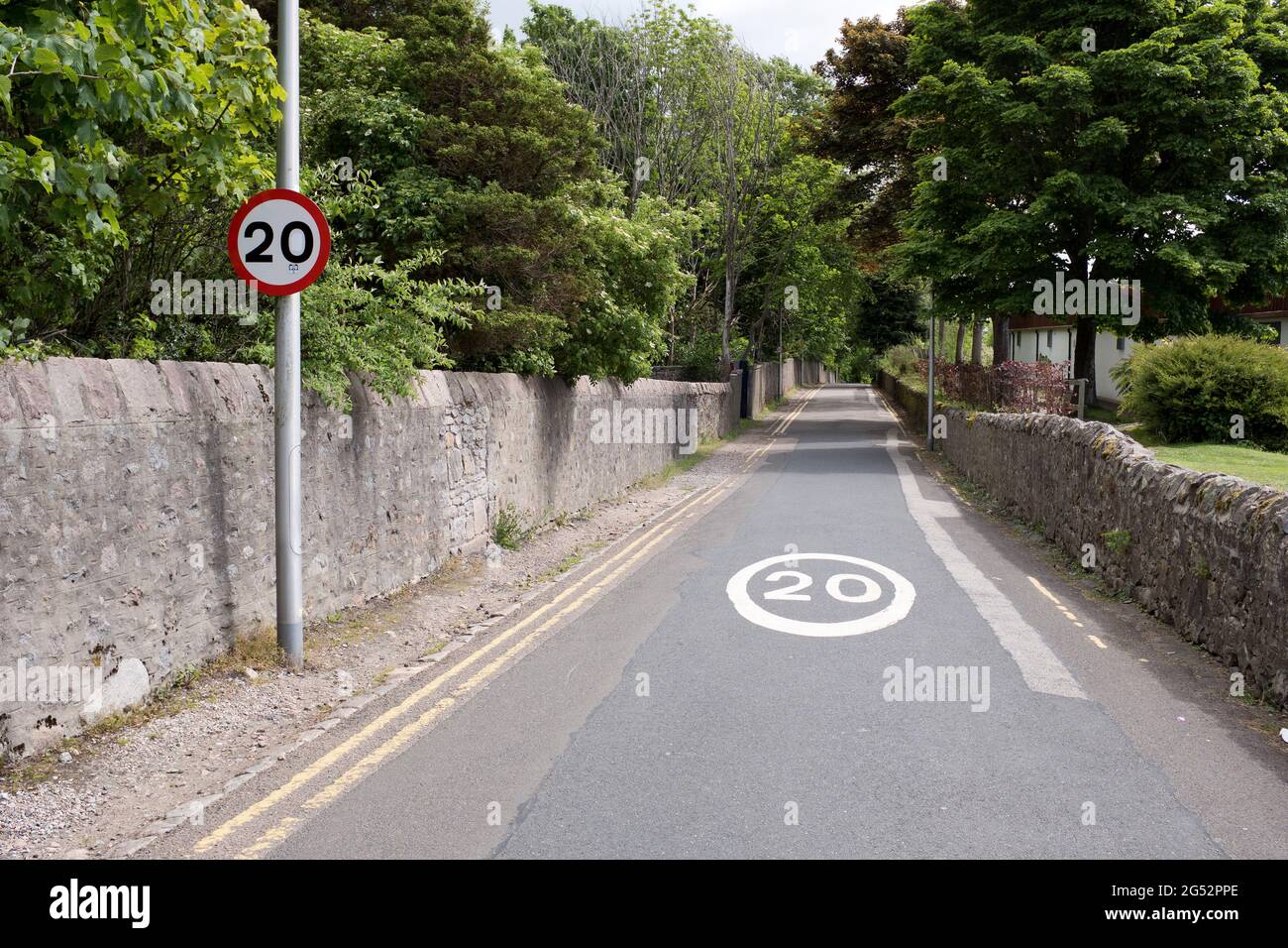 dh 20 mph speed zone ENVIRONMENT UK Aberdeen Scotland back lane twenty