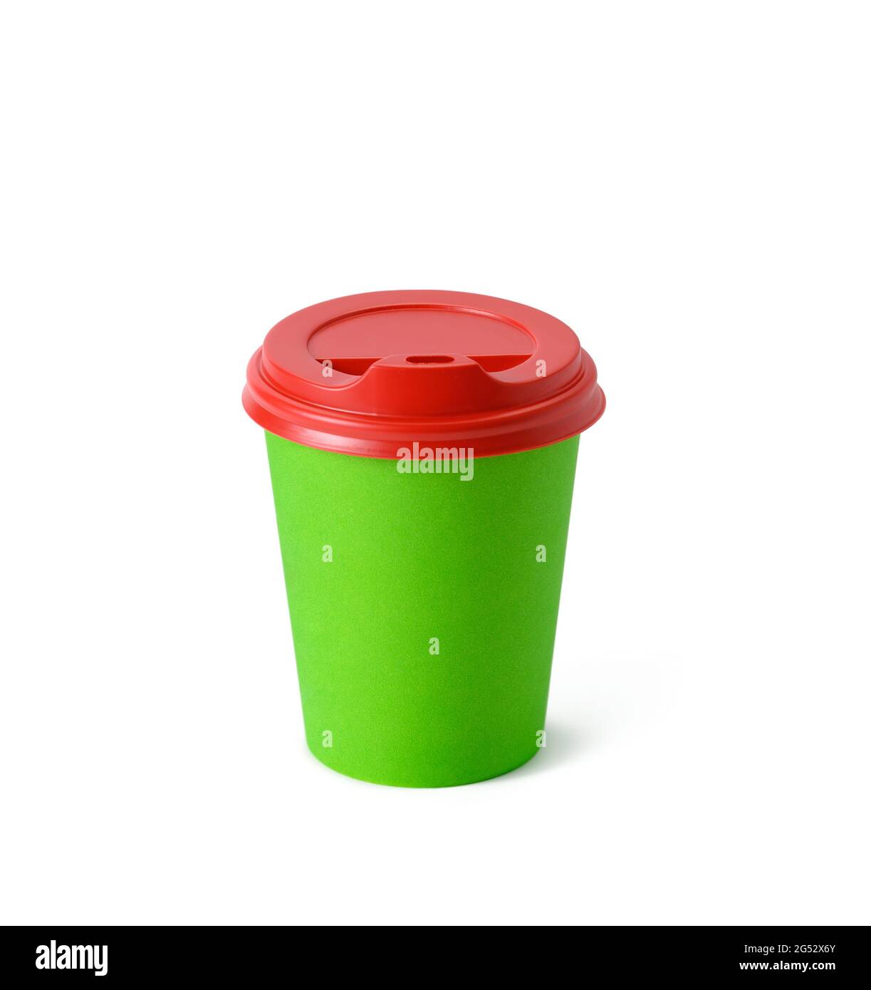 green paper cup with red plastic lid for takeaway drinks isolated on white  background. Container for coffee and tea Stock Photo - Alamy