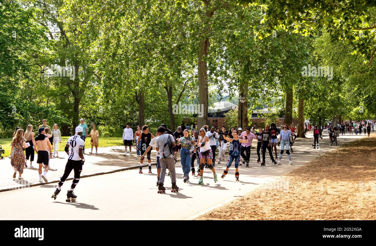 LONDON HYDE PARK LONDON'S CULTURAL DIVERSITY WALKERS AND HAPPY ROLLER
