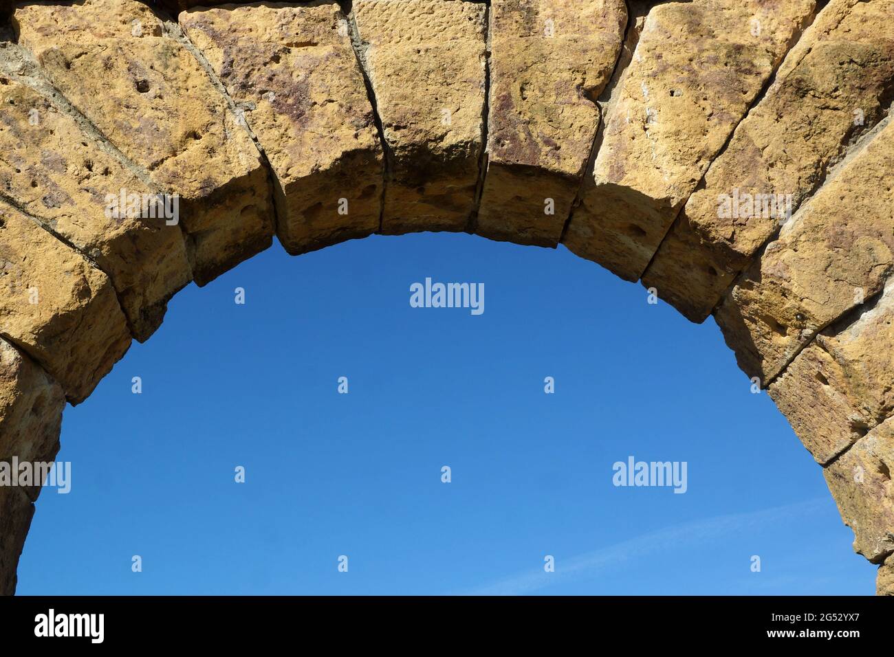 Self-supporting stone arch at Thuburbo Majus, Tunisia Stock Photo