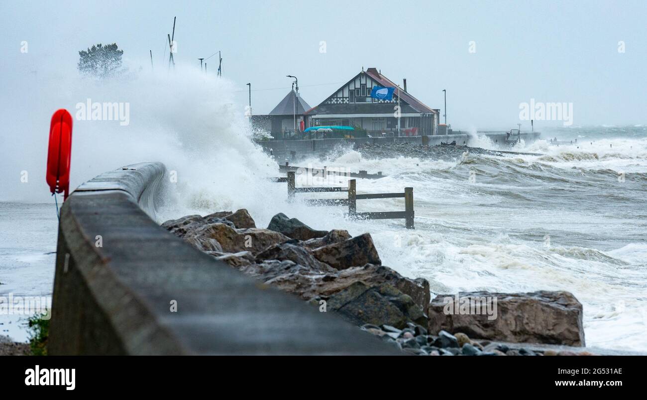 Llanfairfechan, Conwy, North Wales, UK. 25th Jan, 2021. Rough sea at Llanfairfechan, Conwy, North Wales in high wind and rain. Credit: John Eveson/Alamy Live News Stock Photo