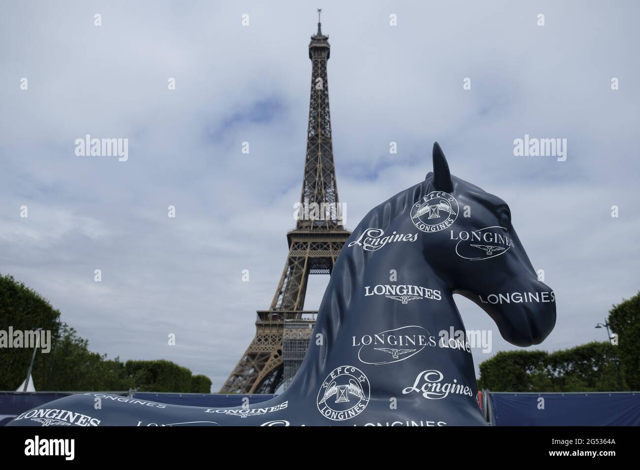 Paris, France. 25th June, 2021. Illustration Eiffel tower during the Longines Paris Eiffel Jumping 2021, Longines Global Champions Tour Equestrian CSI 5 on June 25, 2021 at Champ de Mars in Paris, France - Photo Christophe Bricot/DPPI/LiveMedia Credit: Independent Photo Agency/Alamy Live News Stock Photo
