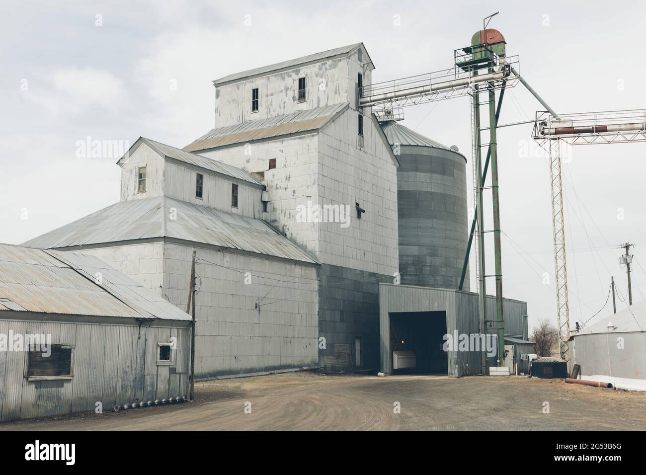 Grain silos, buildings in rural Washington Stock Photo Alamy