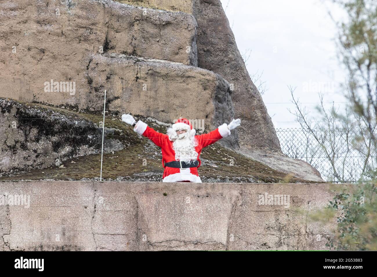 ZSL London safely reopened for Christmas. The Zoo falls under Tier 2 restrictions. Visitors were also surprised by socially distanced Santa Featuring: Atmosphere Where: London, United Kingdom When: 02 Dec 2020 Credit: Phil Lewis/WENN Stock Photo