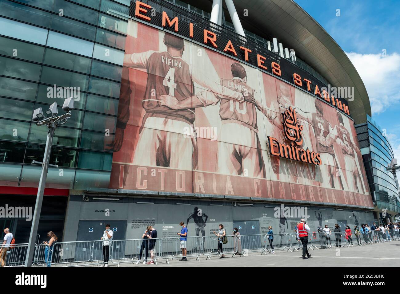 London, UK. 25th June, 2021. People queue up to receive a first dose of the Pfizer vaccine at a pop-up mass vaccination clinic Arsenal's Emirates Stadium as part of a “Gunner Get Jabbed” event organised by Islington Council, the local GP federation and the football club. The NHS is also promoting a number of walk-in clinics this weekend across the capital to try to increase the number of over 18s receiving a jab as cases of the Delta variant are reported to be on the rise. Credit: Stephen Chung/Alamy Live News Stock Photo