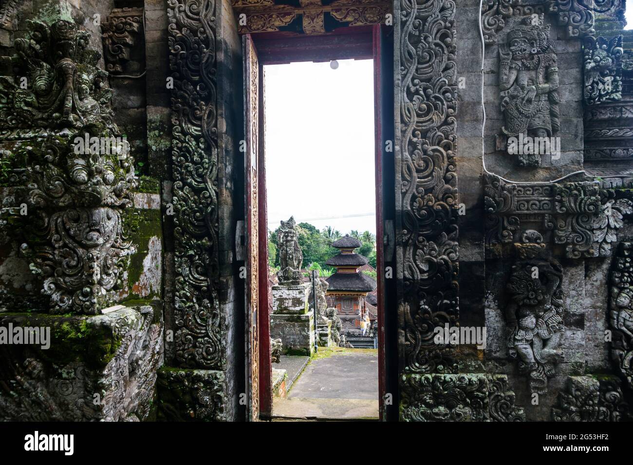 View through one of the doors of the main entrance of the Pura Kehen temple.  Cempaga, Bangli Regency, Bali, Indonesia. Stock Photo