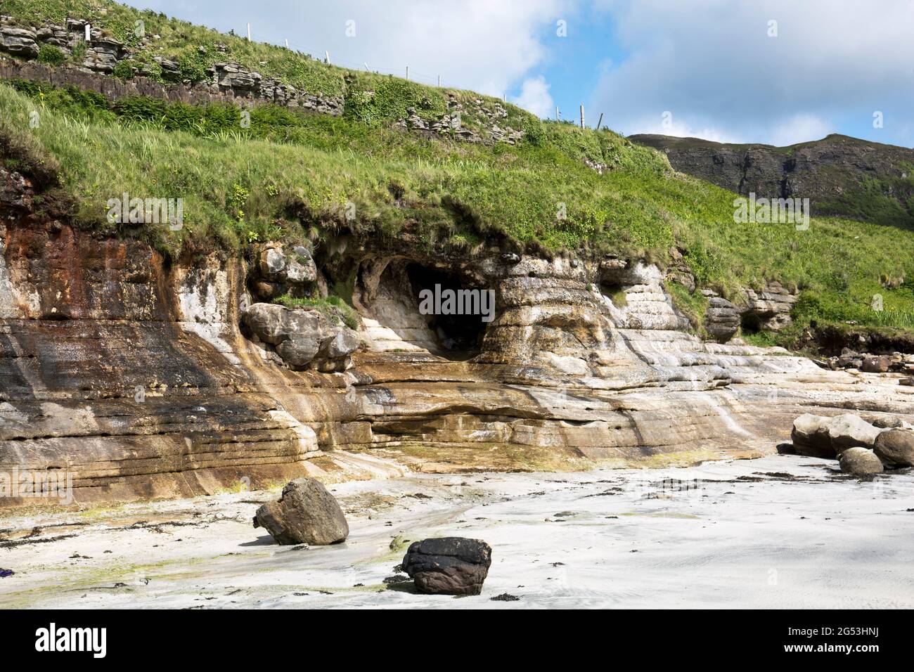 Caves at Laig bay, Isle of Eigg, Scotland Stock Photo