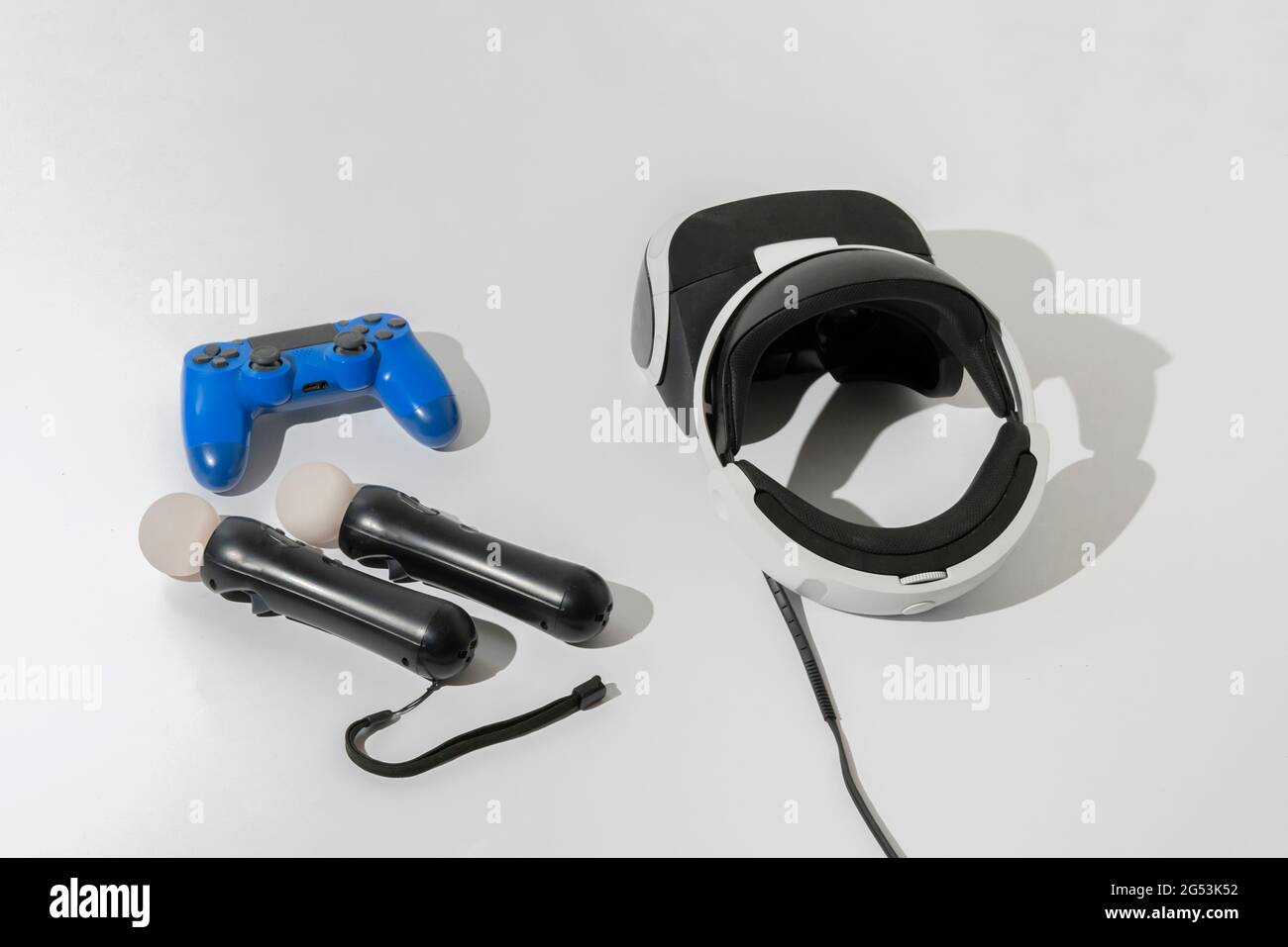 Vr Top View a top view of the vr glass on the color surface isolated, simple ...