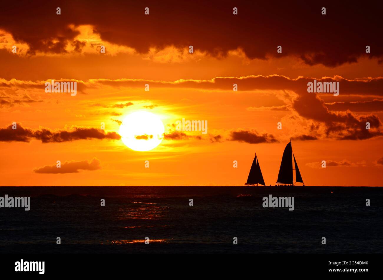 Waikiki sunset boat hi-res stock photography and images - Alamy