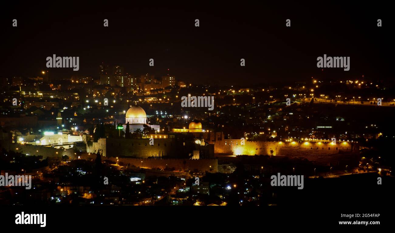 The Dome of the Rock and Al-Aqṣā Mosque at night, Temple Mountain ...