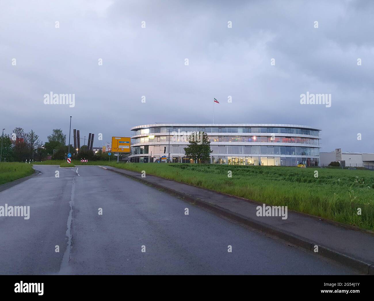 Metal facade hi-res stock photography and images - Alamy