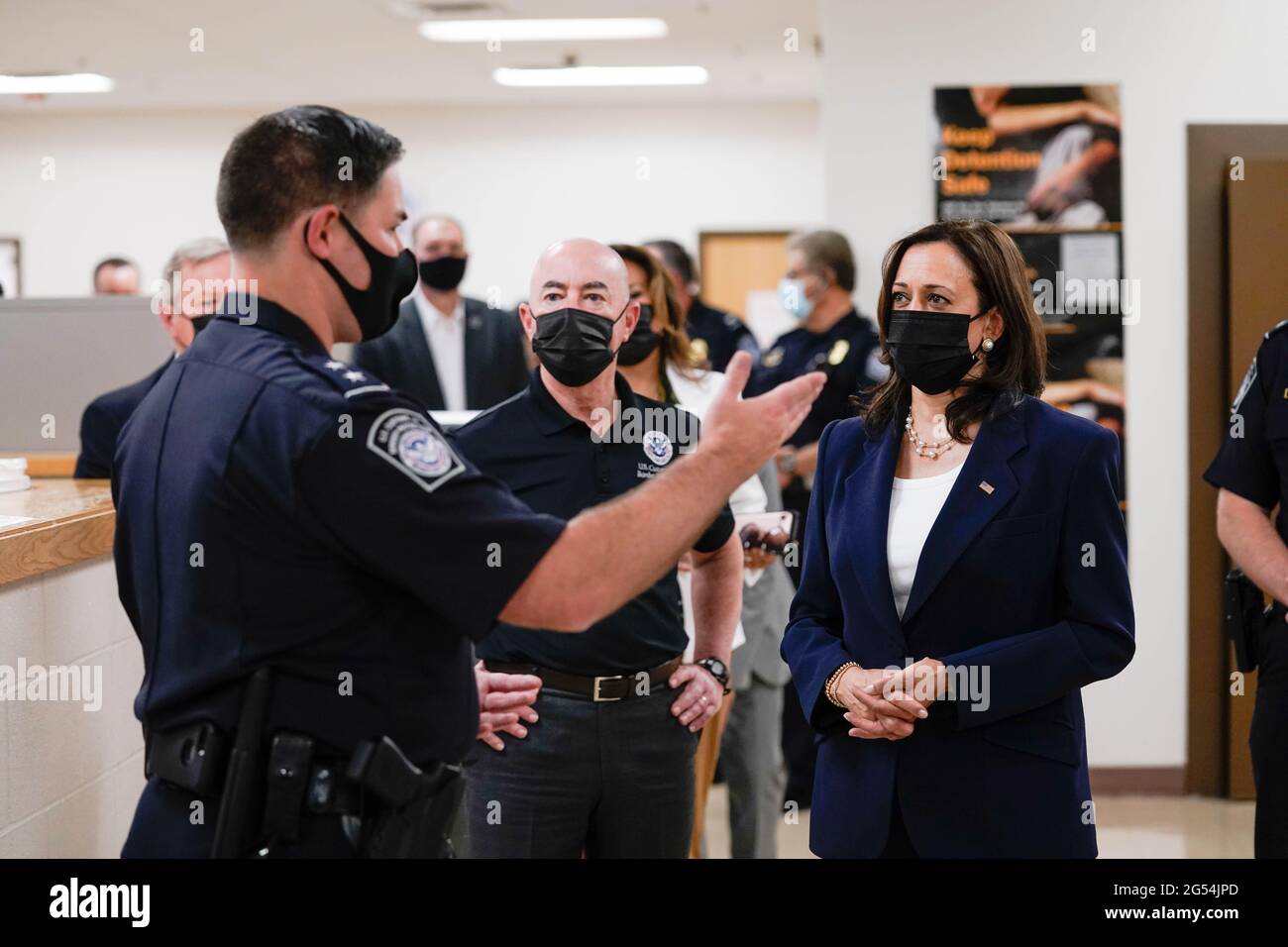 U.S. Vice President Kamala Harris and Department of Homeland Security Secretary Alejandro Mayorkas visit the Paso del Norte (PDN) Port of Entry in El Paso, Texas, June 25, 2021. U.S. Vice President visits the control area for asylum seekers upon entering Mexico, the secondary processing area for migrants and the outdoor vehicle inspection area used to screen vehicles crossing the border in search of goods or illegal activities. Photo by Yuri Gripas/Pool/Sipa USA Credit: Sipa USA/Alamy Live News Stock Photo