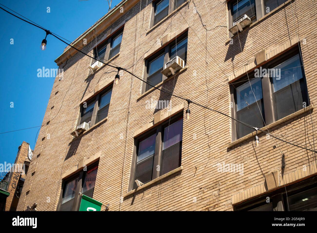 Old fashioned air conditioner hires stock photography and images Alamy