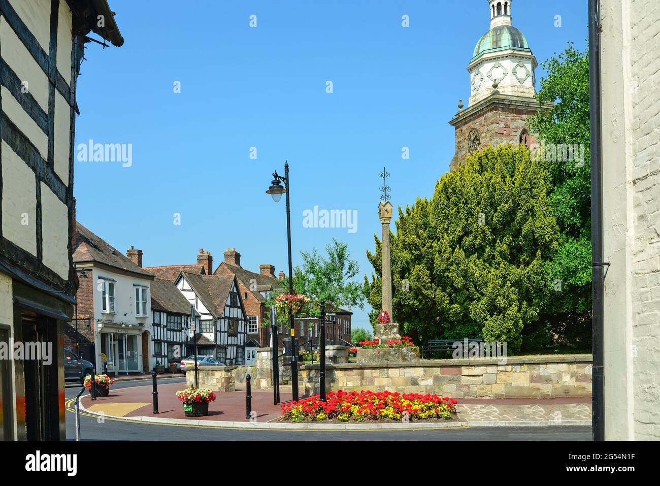The 'Pepperpot' and period buildings High Street, Upton-upon-Severn, Worcestershire, England, United Kingdom Stock Photo