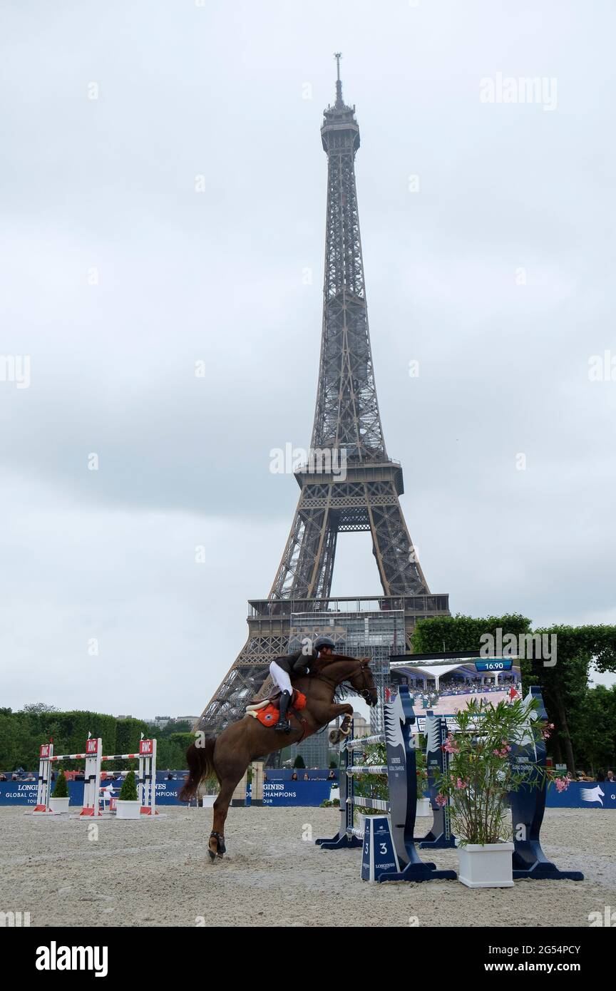 Paris, France. 25th June, 2021. Simon DELESTRE (FRA) riding HERMES RYAN, Le  Figaroscope Prize during the Longines Paris Eiffel Jumping 2021, Longines  Global Champions Tour Equestrian CSI 5 on June 25, 2021