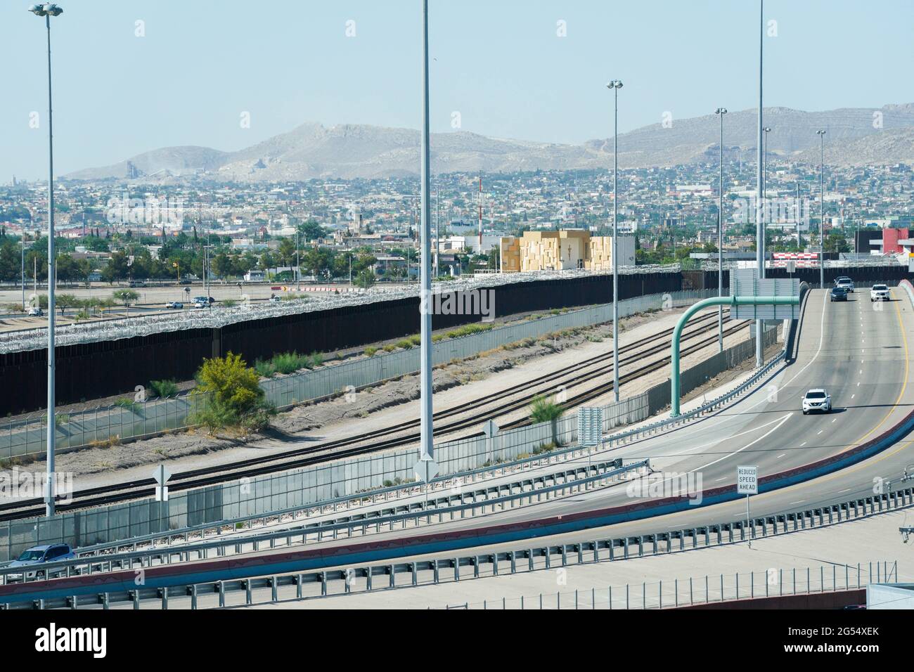 Border wall el paso hires stock photography and images Alamy
