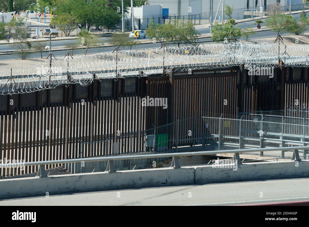 Border Wall El Paso High Resolution Stock Photography and Images Alamy
