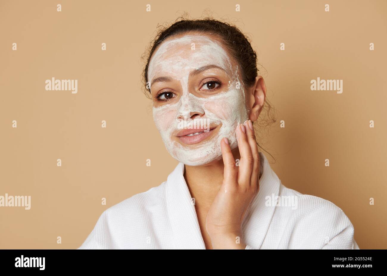 Mature woman face scrub hi-res stock photography and images - Alamy