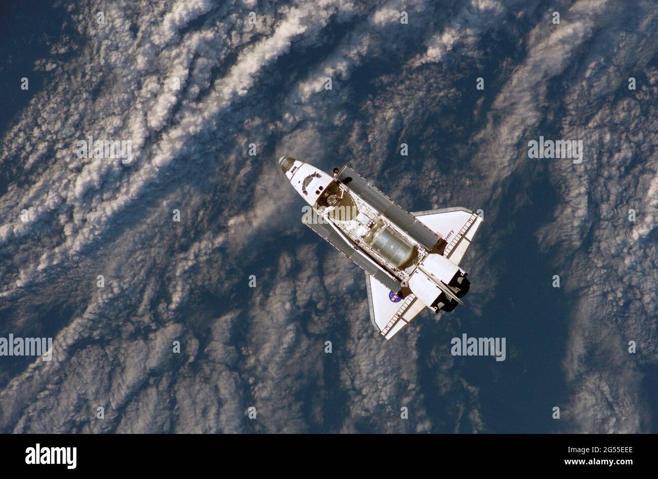 ONBOARD SPACE SHUTTLE DISCOVERY - 08 July 2006 - The Space Shuttle Discovery flies a short distance from the International Space Station for docking b Stock Photo